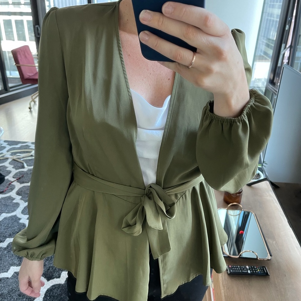 Sonder Stories Khaki Wrap Top - Size 10 - Picture 1 of 8